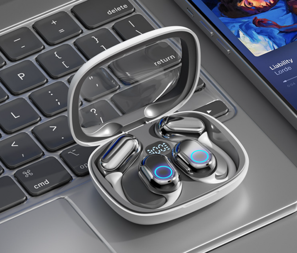 笔记本上银色耳机